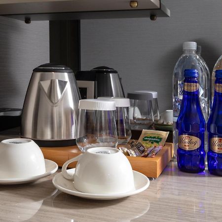 Bentley Hotel Old City-Special Class イスタンブール エクステリア 写真 Bottled water in a hotel room