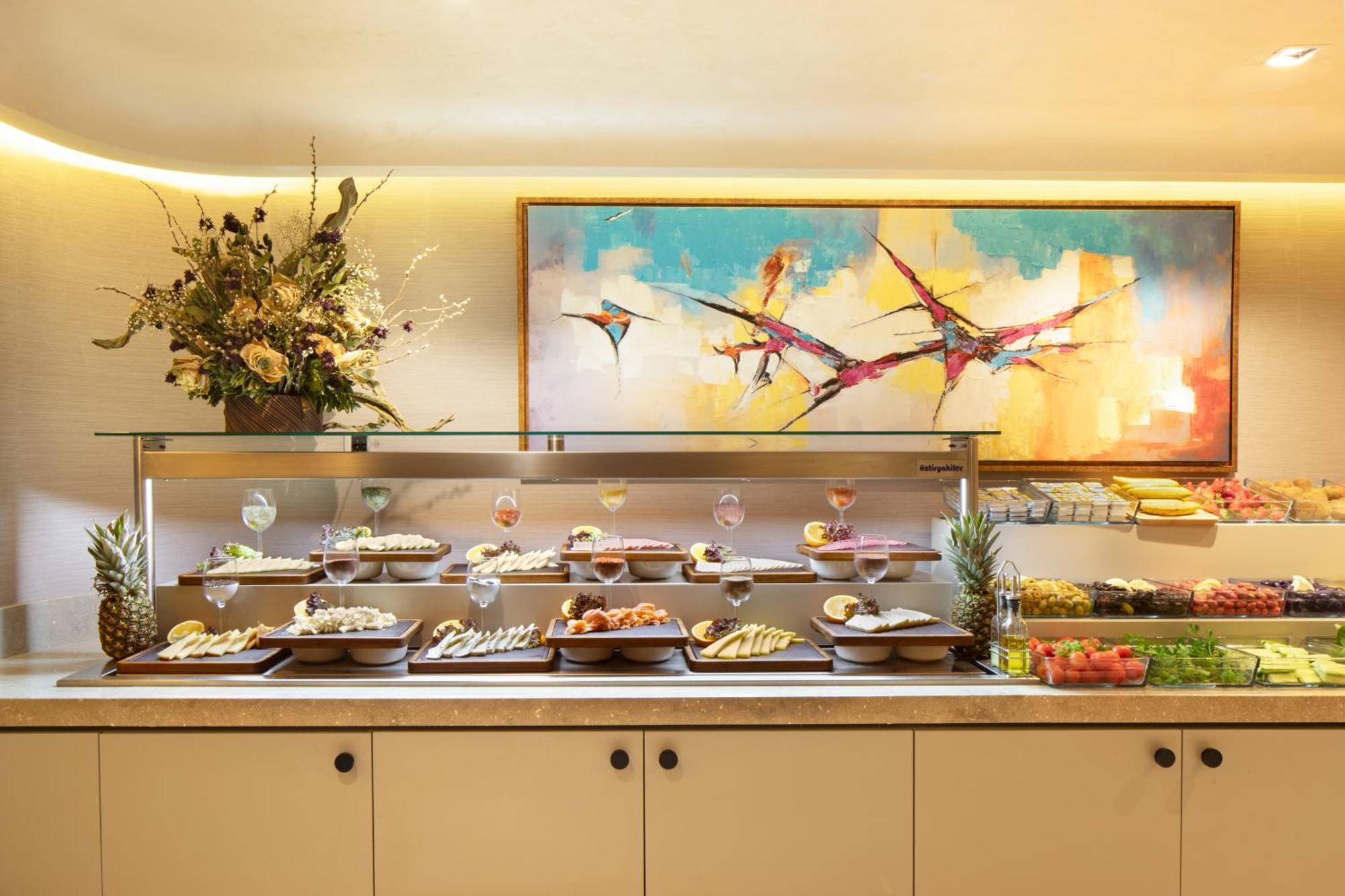 Bentley Hotel Old City-Special Class イスタンブール エクステリア 写真 A buffet at a hotel