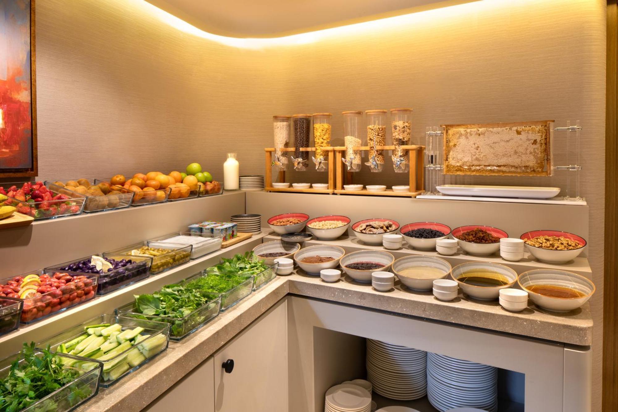 Bentley Hotel Old City-Special Class イスタンブール エクステリア 写真 A salad bar