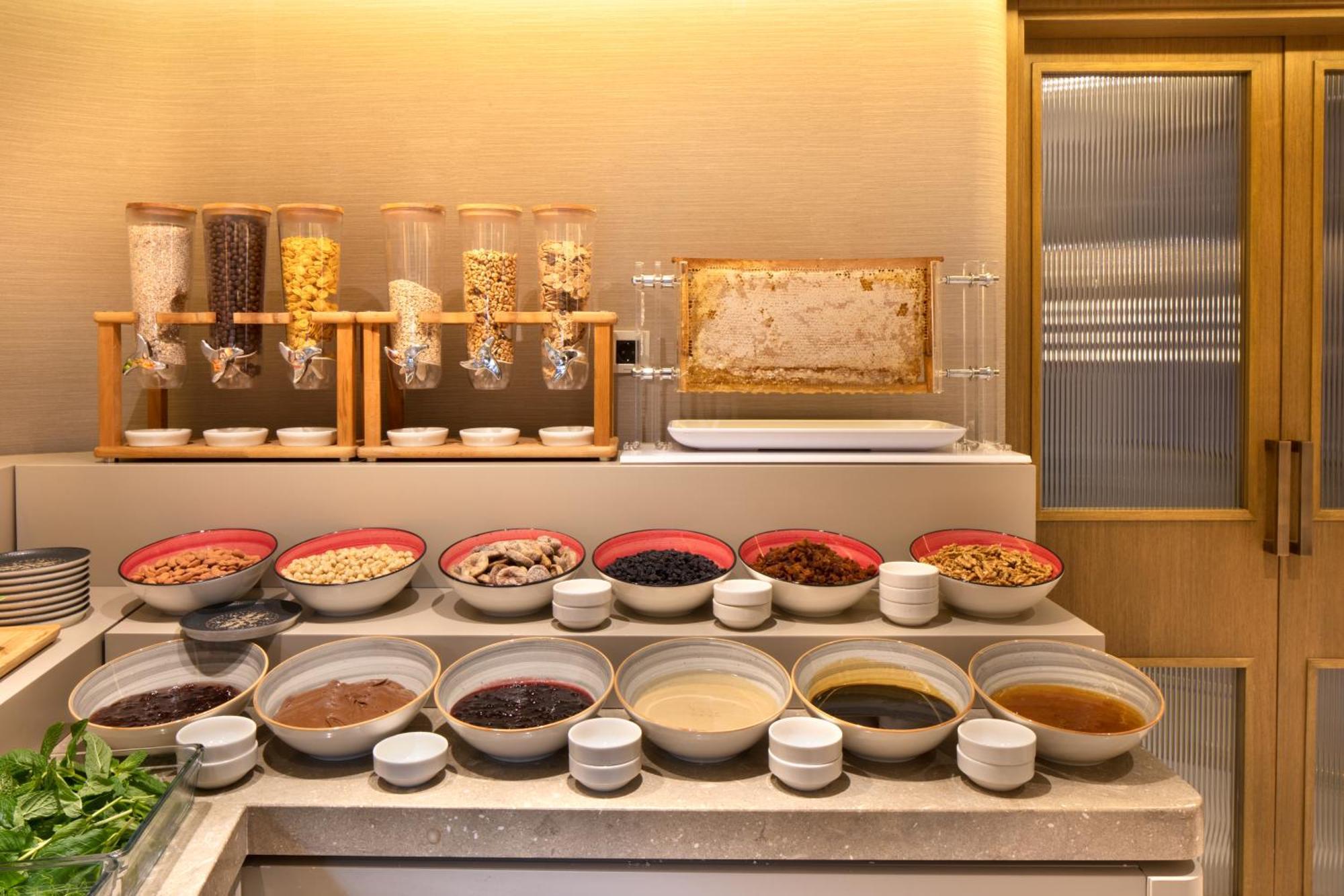 Bentley Hotel Old City-Special Class イスタンブール エクステリア 写真 A selection of breakfast cereals